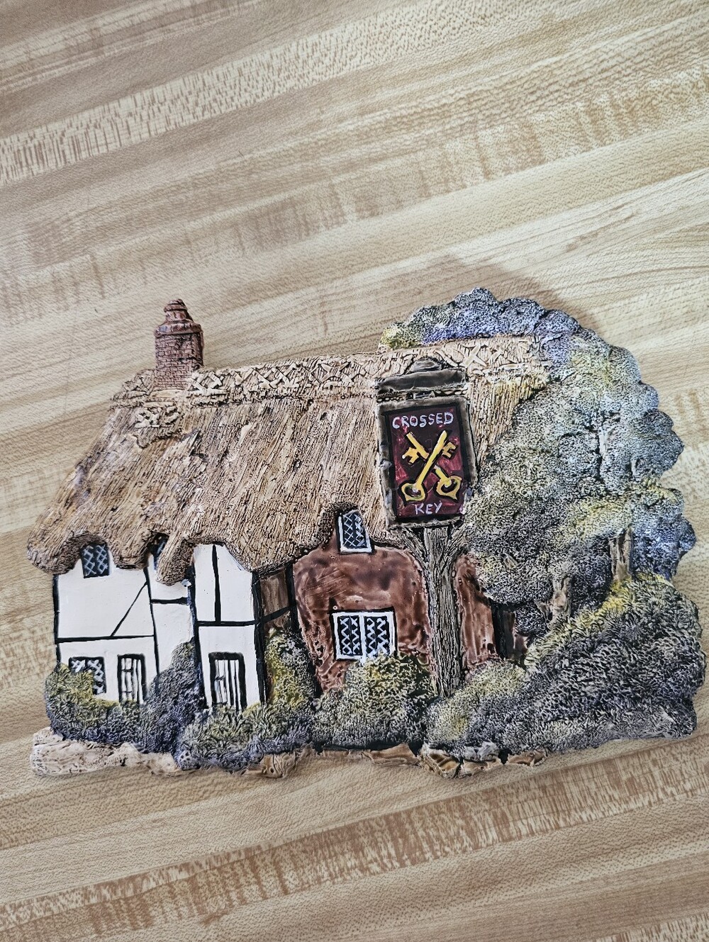 Lilliput Lane Crossed Keys 3D Wall Plaque Plaquette British Cottage Excellent7